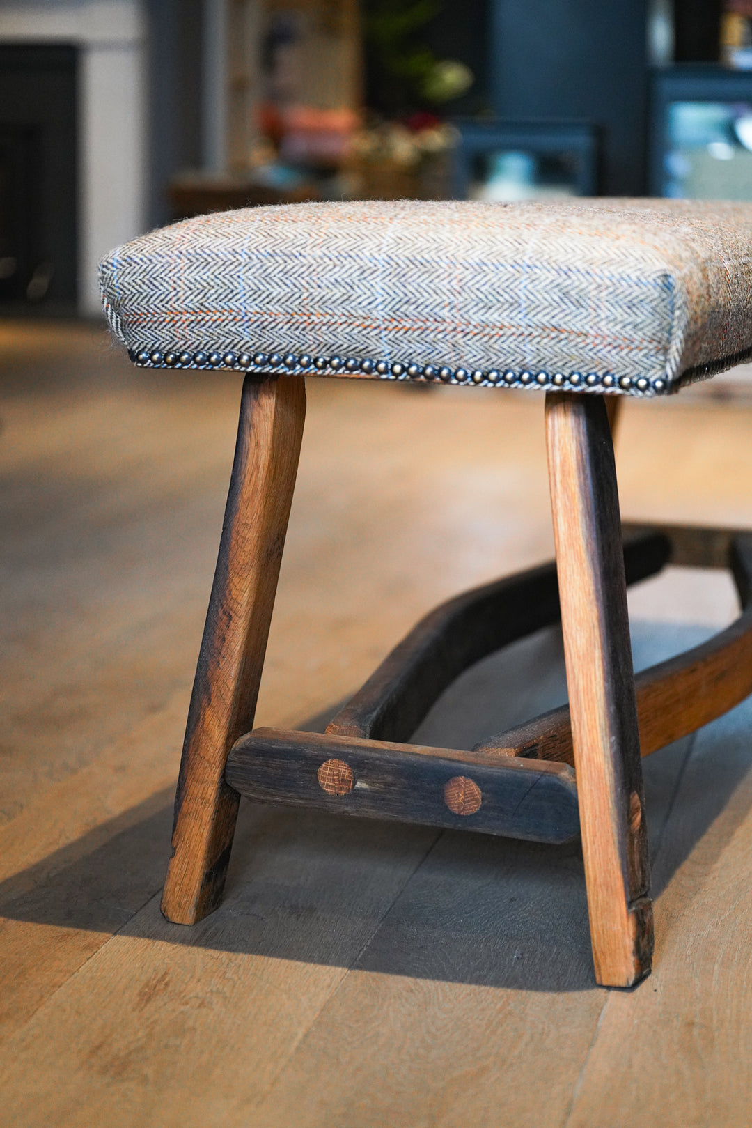 Tweed Bench - Tun - (Brown)