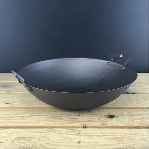 Netherton Foundry Prospector Wok 13' Handmade in Shropshire using age old techniques, it is durable, light and exceptionally heat responsive. 